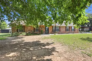 1115 E Sixth St, Springtown, TX 76082 - Photo 2