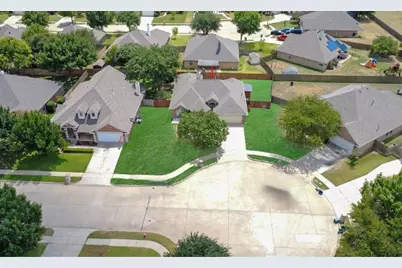 521 Acorn Court, Saginaw, TX 76179 - Photo 2