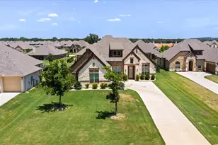 509 River Bank Ct, Granbury, TX 76049 - Photo 2