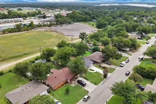 6729 Wallis Rd, Lake Worth, TX 76135 - Photo 6