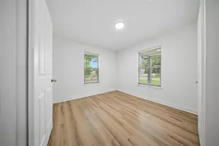 500 S 4th St, Bonham, TX 75418 - Photo 4