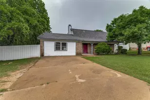 408 Windwood Ct, Azle, TX 76020 - Photo 2