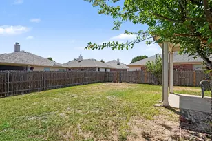 10800 Emerald Park Ln, Fort Worth, TX 76052 - Photo 4