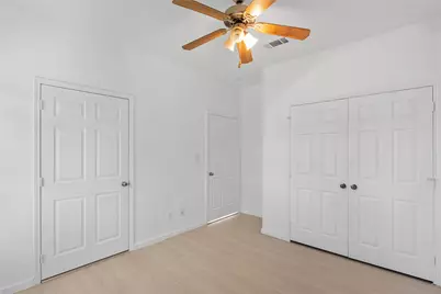 989 Lake Drive, Grand Prairie, TX 75051 - Photo 6