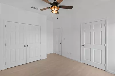 989 Lake Drive, Grand Prairie, TX 75051 - Photo 4