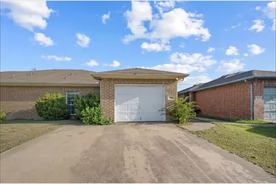 989 Lake Drive, Grand Prairie, TX 75051 - Photo 2