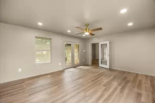 417 Sky Harbour Ct, Granbury, TX 76049 - Photo 24
