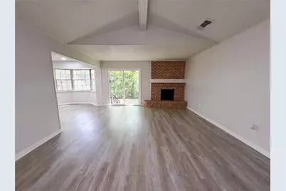 304 Brook Hollow Drive, DeSoto, TX 75115 - Photo 4