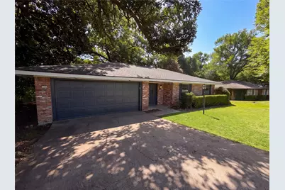 304 Brook Hollow Drive, DeSoto, TX 75115 - Photo 2