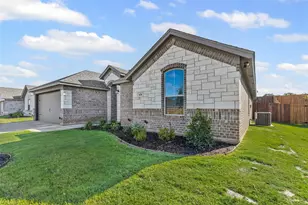 620 Jameson St, Springtown, TX 76082 - Photo 4