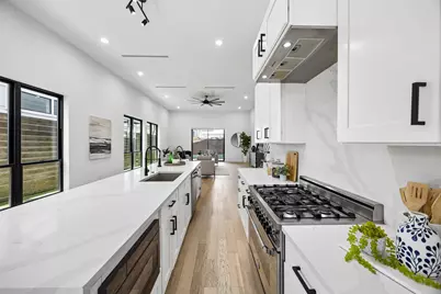 4217 Roseland Avenue, Dallas, TX 75204 - Photo 4