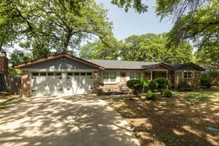 637 Post Oak Dr, Hurst, TX 76053 - Photo 1