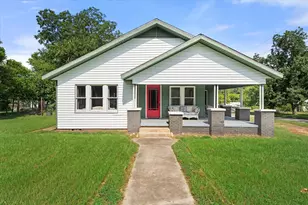 402 N Market St, Grapeland, TX 75844 - Photo 1