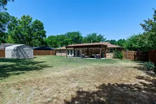 505 Galia St, Bowie, TX 76230 - Photo 28
