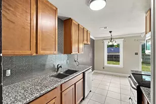 4202 Maple Springs Dr, Arlington, TX 76001 - Photo 12