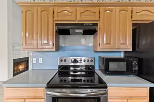664 Parkridge Blvd, Burleson, TX 76028 - Photo 14