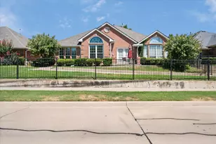 2313 Ragland Rd, Mansfield, TX 76063 - Photo 2