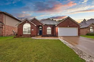 4535 Westchester Glen Dr, Grand Prairie, TX 75052 - Photo 2