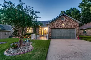 521 Millican Dr, Lewisville, TX 75057 - Photo 2