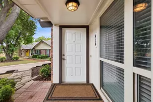 414 Bluegrass Ln, Euless, TX 76039 - Photo 2
