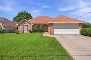 1400 Spanish Trail Dr, Granbury, TX 76048 - Photo 1