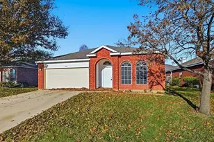 1048 Harriman Dr, Saginaw, TX 76131 - Photo 2