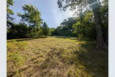 910 N Houston Avenue, Denison, TX 75020 - Photo 2