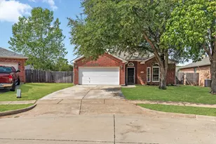 104 Bullava Ct, Crowley, TX 76036 - Photo 2