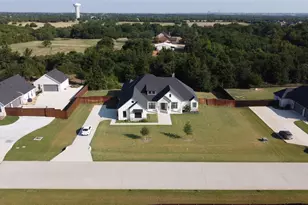 4231 Spg Gdn Rd, Midlothian, TX 76065 - Photo 2