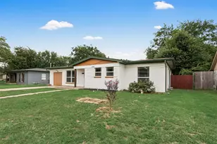 104 Dupont Cir, Fort Worth, TX 76134 - Photo 2