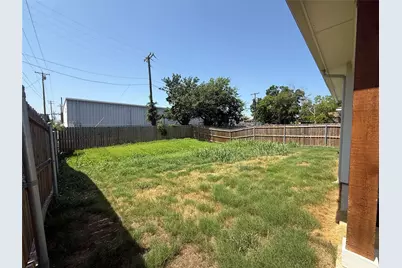 420 E 5th Street, Bonham, TX 75418 - Photo 4