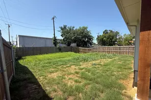 420 E 5th St, Bonham, TX 75418 - Photo 4