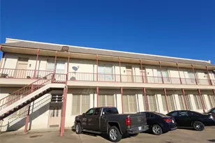 212 W Knox St, Ennis, TX 75119 - Photo 2