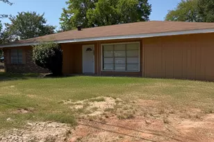 403 Montgomery St, Pittsburg, TX 75686 - Photo 2