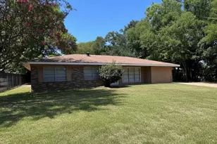 403 Montgomery St, Pittsburg, TX 75686 - Photo 1