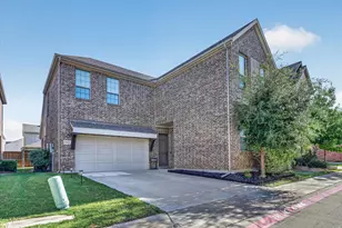 243 Woodson St, Irving, TX 75063 - Photo 2