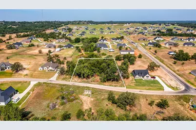 10004 Valley Oak Court, Springtown, TX 76082 - Photo 1