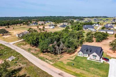 10004 Valley Oak Court, Springtown, TX 76082 - Photo 2