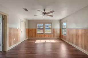 403 S 5th St, Rosebud, TX 76570 - Photo 12