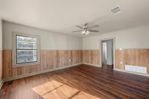403 S 5th St, Rosebud, TX 76570 - Photo 4