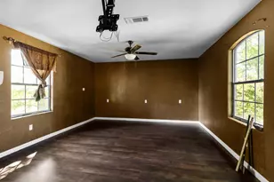 1829 W Lake Shore Dr, Alvarado, TX 76009 - Photo 12