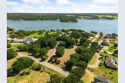 1829 W Lake Shore Drive, Alvarado, TX 76009 - Photo 2