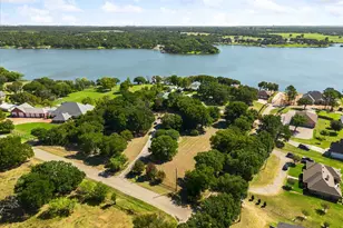 1829 W Lake Shore Dr, Alvarado, TX 76009 - Photo 2