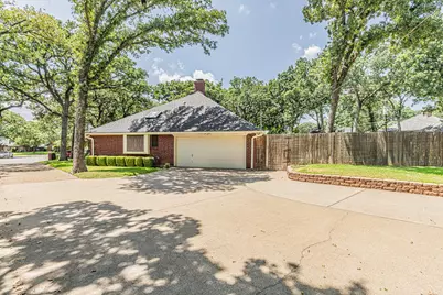 3901 Echo Hill Court, Arlington, TX 76001 - Photo 2