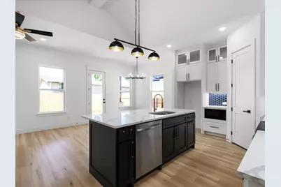 4233 Avenue H, Fort Worth, TX 76105 - Photo 4