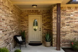 315 E Brockett St, Sherman, TX 75090 - Photo 2