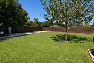 315 E Brockett St, Sherman, TX 75090 - Photo 8