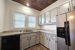 305 W Sabine St, Groesbeck, TX 76642 - Photo 6