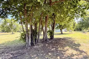 90 2nd St, Honey Grove, TX 75446 - Photo 2