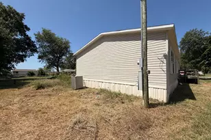 90 2nd St, Honey Grove, TX 75446 - Photo 4